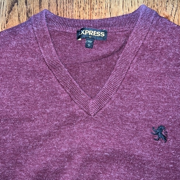 Men’s Express Sweater - Picture 2 of 5